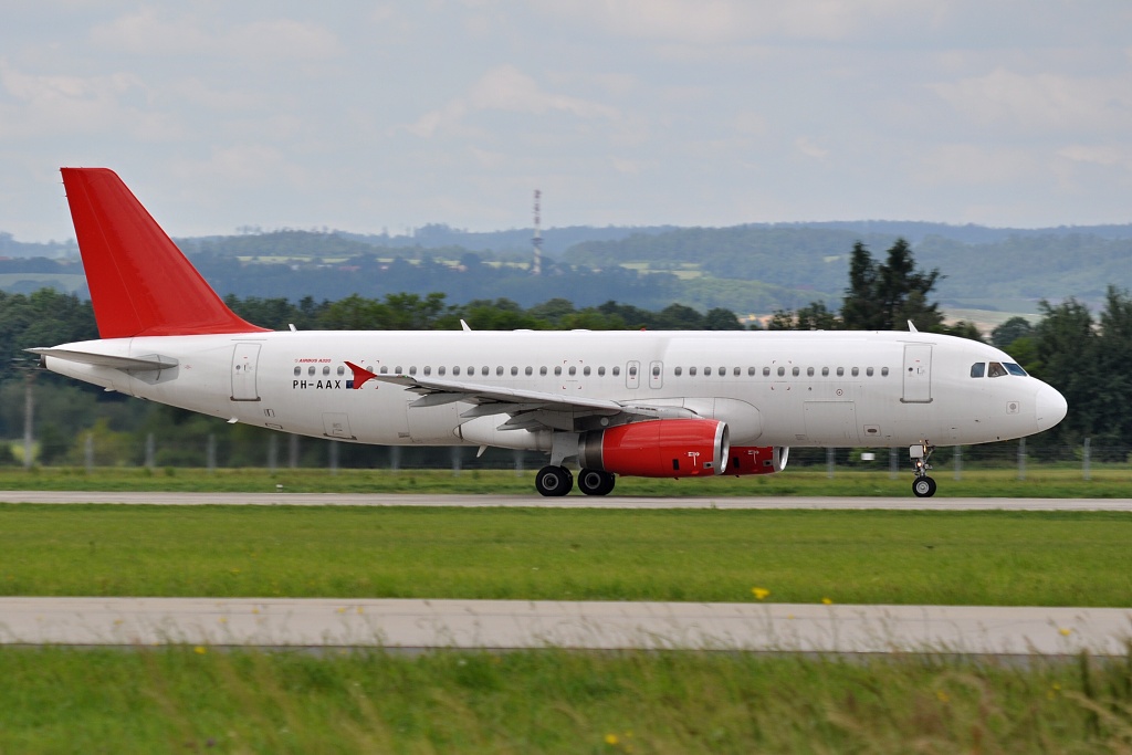 Airbus A320-200, Travel Service, PH-AAX
