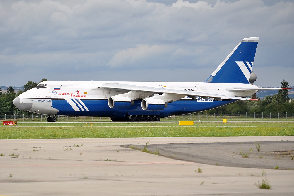 Antonov 124-100 RA-82075, Polet Cargo Airlines, Ostrava (OSR/LKMT), 17.08.2010