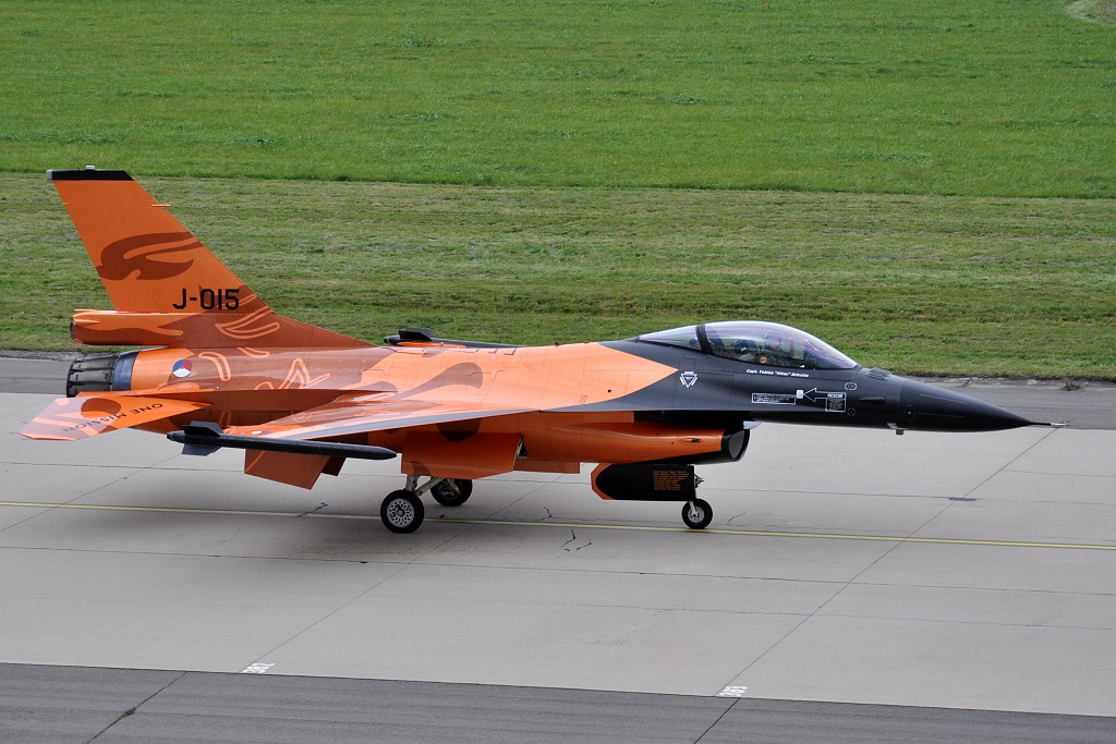 F-16AM J-015, Royal Netherlands Air Force, Ostrava (OSR/LKMT), TWY F, 17.09.2010