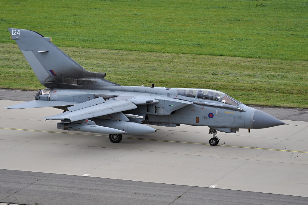 Tornado GR4 124, Royal Air Force, Ostrava (OSR/LKMT), TWY F, 17.09.2010
