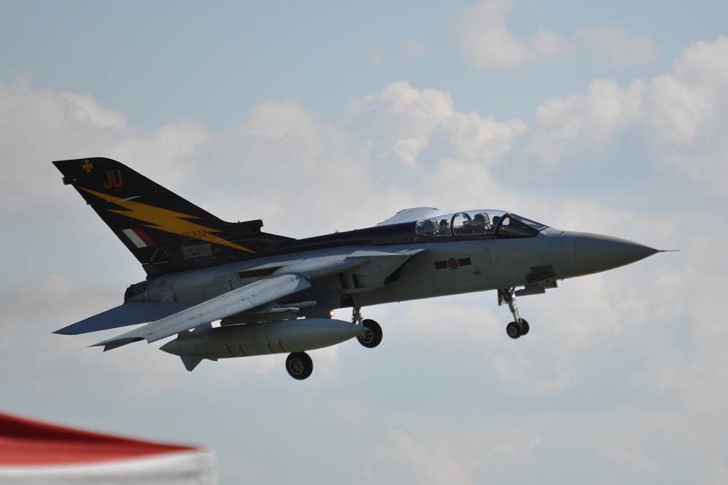 Tornado F3 ZE734, Royal Air Force, Ostrava (OSR/LKMT), Low Pass RWY 22, 18.09.2010