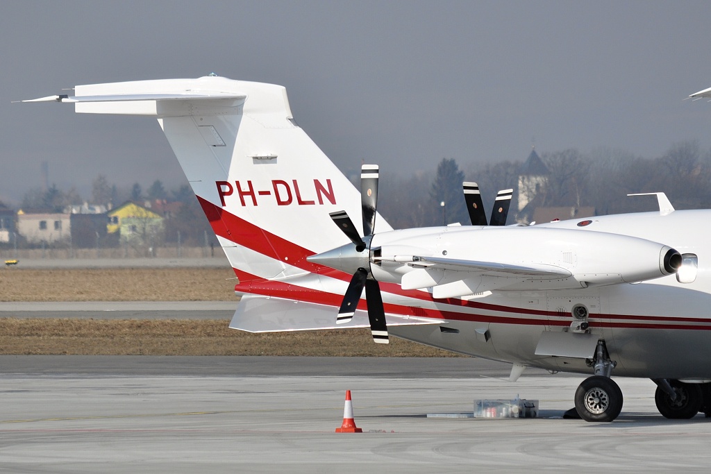 Piaggio P.180 Avanti, PH-DLN Jet Netherlands, Ostrava (OSR/LKMT), 03.03.2011