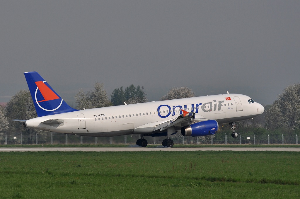 Airbus A320-200, TC-OBE Onur Air, 8Q-126 Brno - Ostrava, 23.04.2011