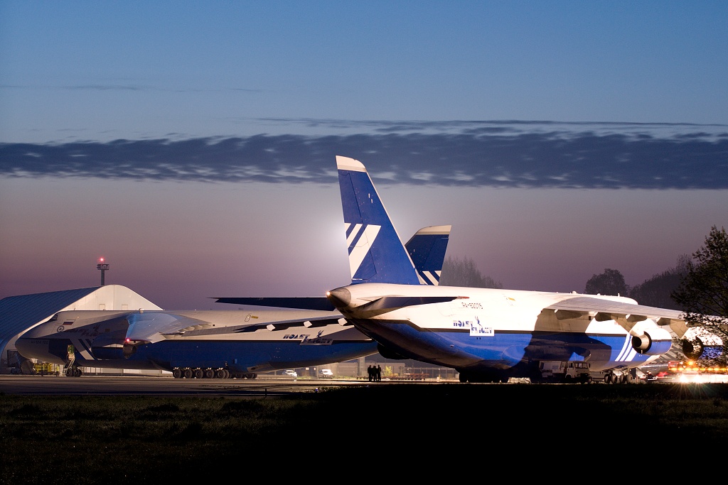 Antonov 124-100, RA-82075, RA-82080 Polet Cargo Airlines, Setkn dvou Ruslan v Monov, 07.05.2011