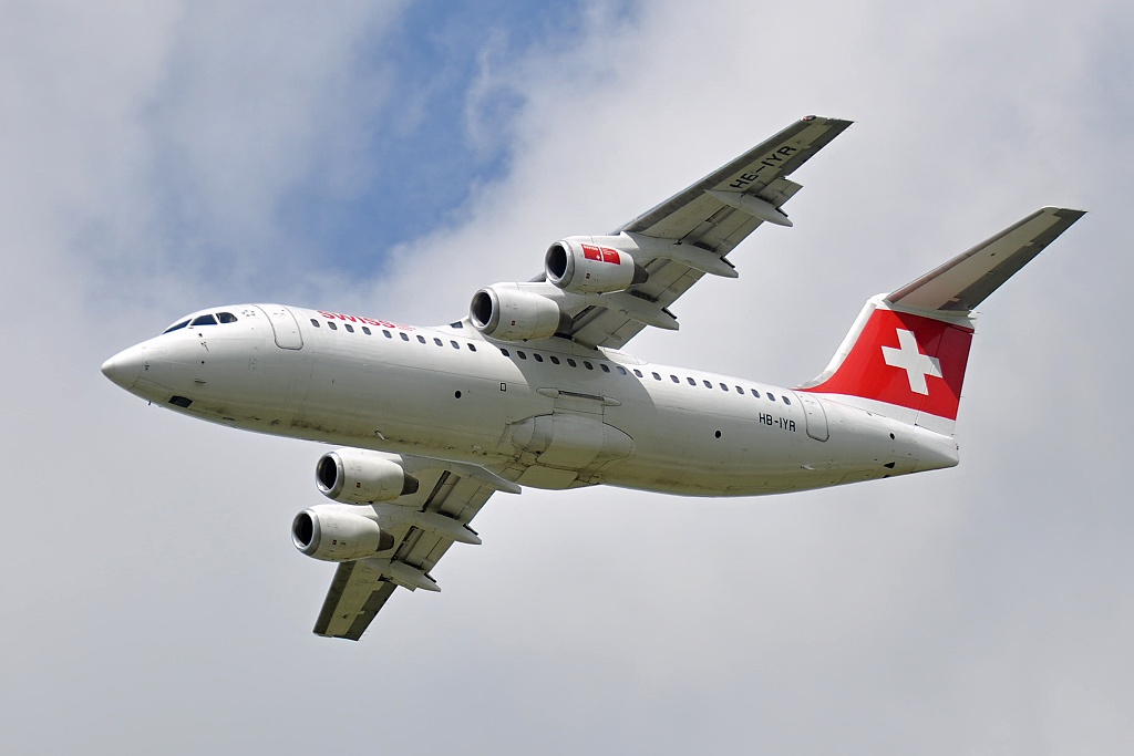 Avro RJ100, HB-IYR Swiss International Air Lines, LX-1461 Praha - Basilej, 19.06.2011