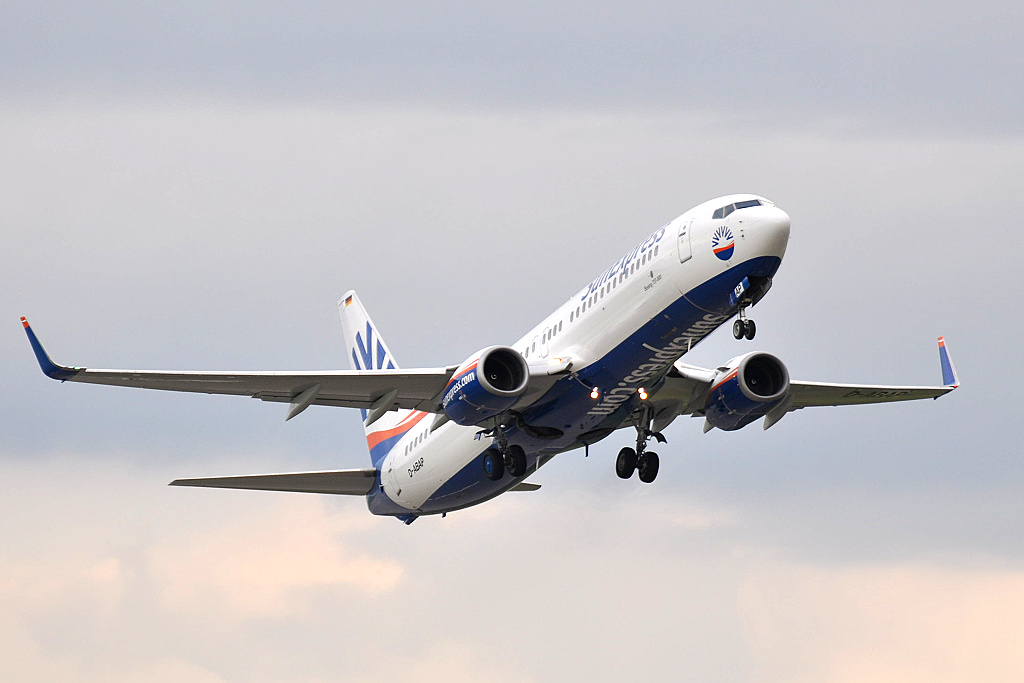 Boeing 737-800 D-ABAP, SunExpress (ex Air Berlin), Odlet s novm lakem, Ostrava (OSR/LKMT), 01.06.2012