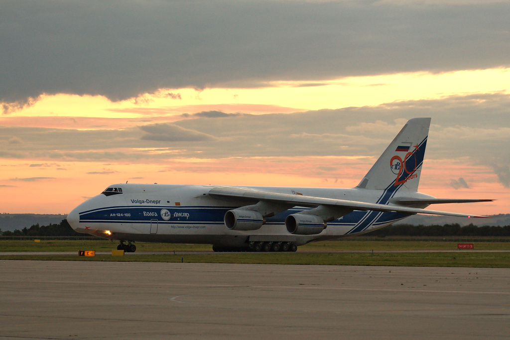 Antonov 124-100 Ruslan RA-82079, Volga - Dnpr, VDA-7846 Wroclaw - Ostrava - Baku, 10.08.2012
