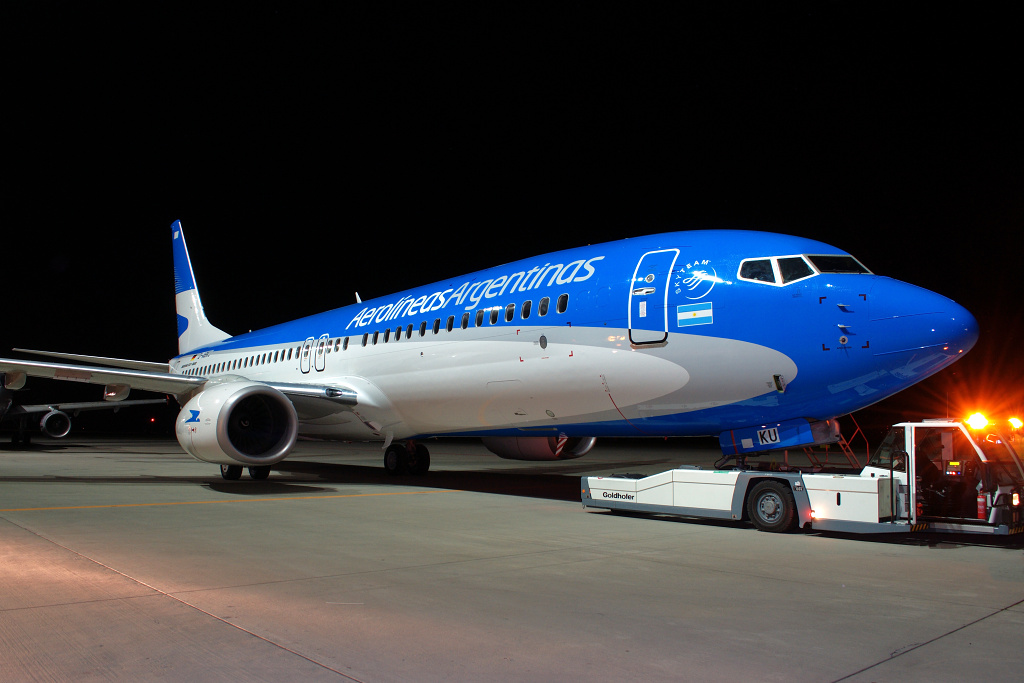 Boeing 737-800 D-ABKU ( LV-FQC ), Aerolneas Argentinas,  Ostrava ( OSR / LKMT ), 25.11.2013