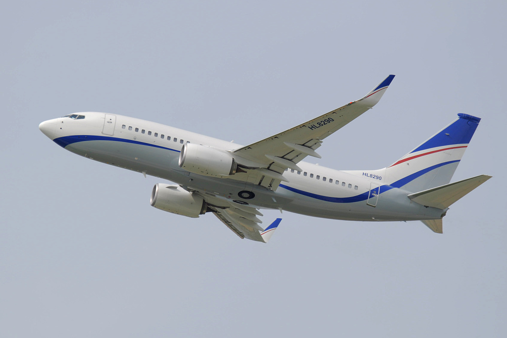 Boeing 737-700 BBJ HL8290, Hyundai Motors, Ostrava ( OSR / LKMT ), 30.04.2015